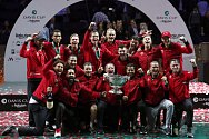 Kanadský tenisový tým oslavuje zisk Davisova poháru