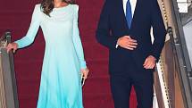 Kate a princ William po příletu do pákistánského Islámábádu.