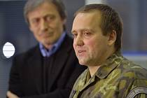 Důstojník Josef Přerovský, který byl s dalšími pozorovateli OBSE zadržován na Ukrajině.