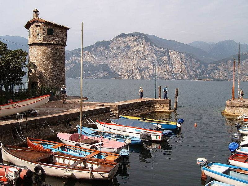 Materiál pro výrobu takzvané Willendorfské venuše její tvůrci možná nasbírali u italského jezera Garda, naznačuje nový výzkum.