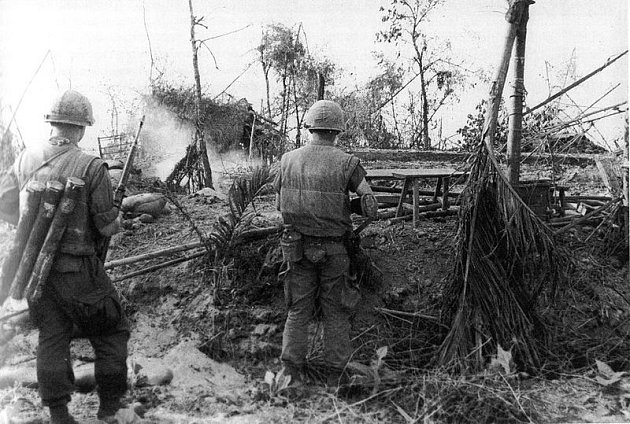 Američtí mariňáci po bojích při severovietnamské ofenzívě Tet.
