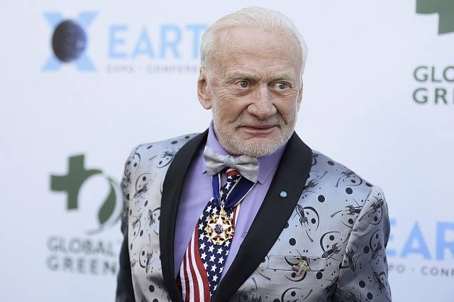 Bývalý americký astronaut Buzz Aldrin, který jako druhý vstoupil na povrch Měsíce