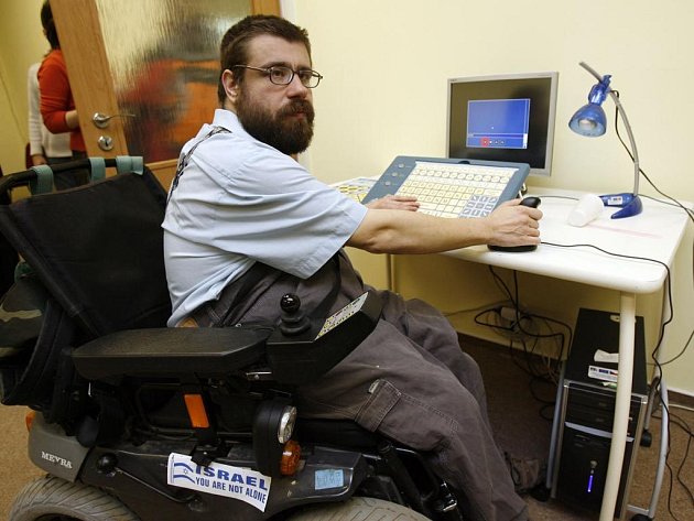 Těžce postižení lidé přicházejí o práci. Firmy totiž od ledna dostávají od státu na handicapované zaměstnance nižší příspěvky.