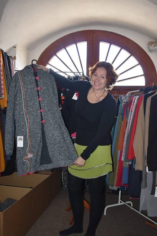Jana Heroutová z Kunžaku už deset let vyrábí pod značkou Jane Art oblečení.
