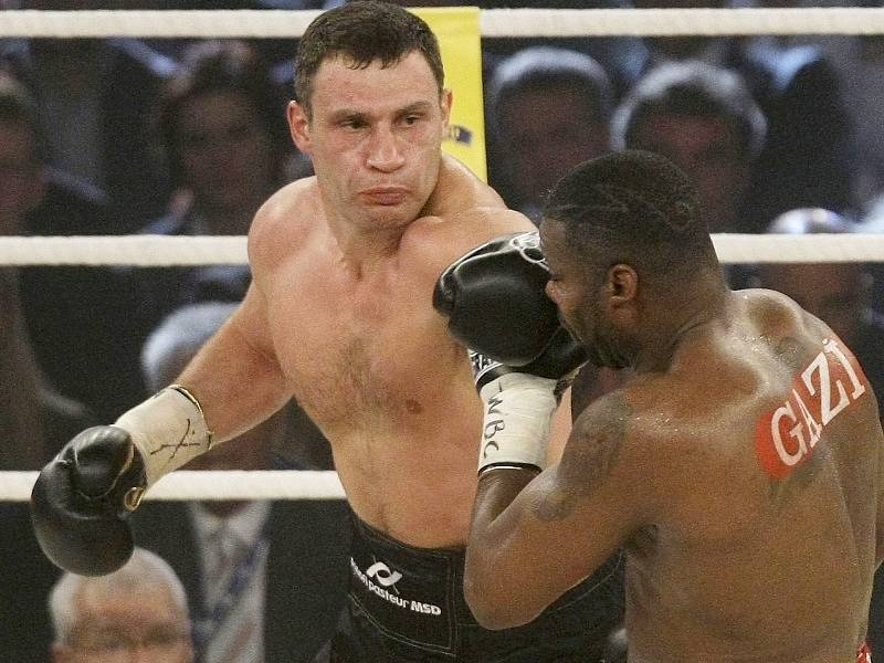 Vitalij Kličko obhájil boxerský pás pro mistra světa asociace WBC.