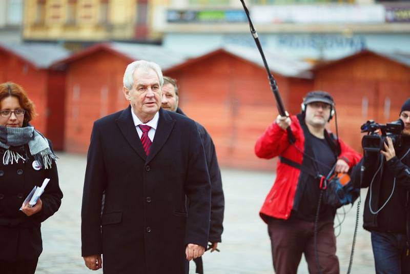 PREZIDENT. Hledání prezidenta střídá úsměvy s nudou. Na snímku Miloš Zeman