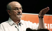 Britský spisovatel indického původu Salman Rushdie na snímku z 18. srpna 2018