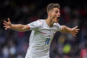 Patrik Schick se raduje z životního gólu proti Skotsku na Euru.