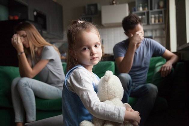 V Česku jsou každý rok tisíce dětí vtaženy do konfliktu mezi rodiči.