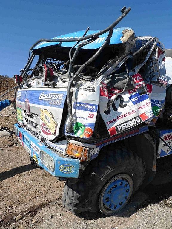 Havarovaný kamion Tatra Tomáše Tomečka, Dakar 2009 pro něj skončil.