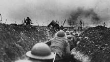První světová válka je známa jako zákopová. Vojáci po stovkách denně umírali v boji o kousek rozbahněné země
