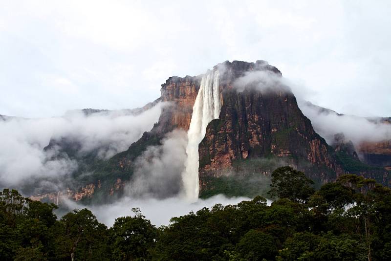 Venezuelský vodopád Salto Ángel v období vydatných dešťů