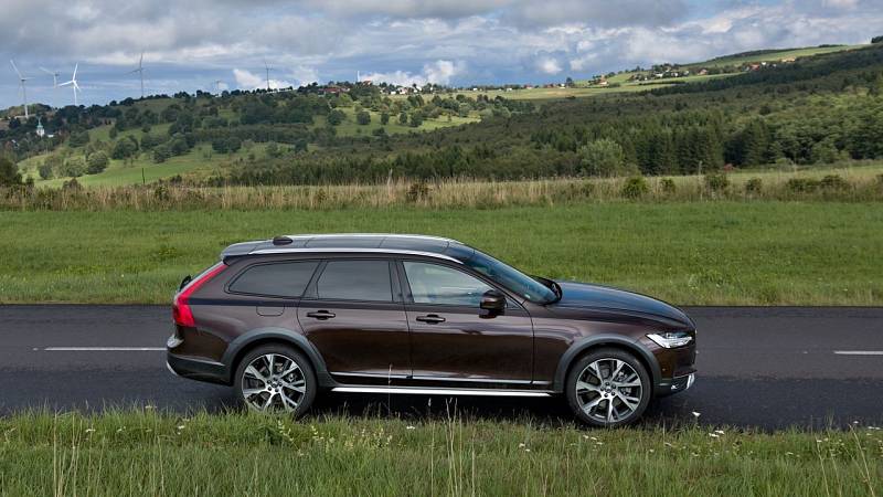 Volvo V90 Cross Country.