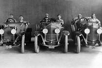 Walter WZ/WIZI - vítězný tým v Mezinárodní jízdě spolehlivosti 1921, první zleva Jindřich Knapp, první zprava Josef Plocek