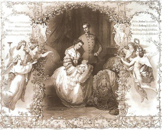 Císař František Josef I. a císařovna Alžběta Bavorská zvaná Sisi s prvorozeným dítětem - dcerou Žofií Frederikou. Dívka zemřela jako dvouletá na infekci.