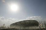 Celkový pohled na rozestavěný olympijský stadion v Pekingu.