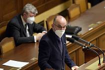 Ministr zdravotnictví Jan Blatný (za ANO) hovoří 19. listopadu 2020 v Praze na schůzi Sněmovny k prodloužení nouzového stavu.