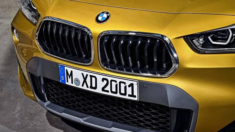 BMW X2.