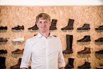 Fyzioterapeut Lukáš Klimpera hledal vhodné boty pro své klienty, které by je po cvičení nesvazovaly. Musel je sám vymyslet