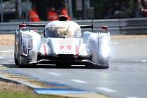 Jezdci Andre Lotterer, Marcel Faessler a Benoit Treluyer s vozem Audi R18 e-tron vyhráli slavný závod čtyřiadvacetihodinovka v Le Mans.