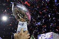 Super Bowl: Slavná trofej patří Patriots.