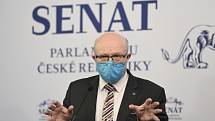 Ministr zdravotnictví Vlastimil Válek vystoupil 10. února 2022 v Praze na tiskové konferenci senátorského klubu TOP 09 před schůzí Senátu k vládní novele pandemického zákona.