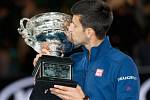 Novak Djokovič s šestou trofejí z Australian Open