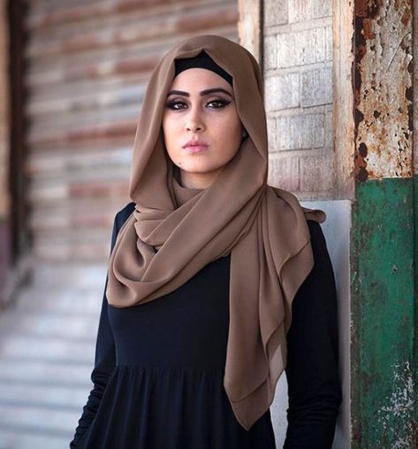 Dotyk - Proč jsou nuceny nádherné muslimky skrývat své tváře? Jak to  odůvodňuje Korán