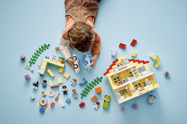 Stavebnice LEGO® DUPLO® Rodinný dům 3 v 1 nabízí nové herní možnosti a speciální kostky.