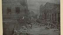 Pohled na zničené město St. Pierre na ostrově Martinik po erupci sopky Mount Pelée v květnu 1902