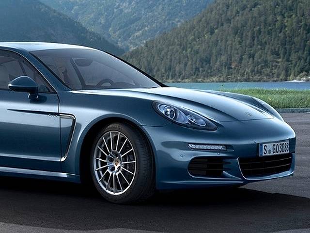 Naftová verze Porsche Panamera po faceliftu.