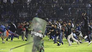 Fanoušci na stadionu v Malangu