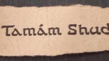 Útržek z knihy Rubáiját, který vyšetřovatelé našli v kapse Somertonského muže. „Tamám Shud“ znamená persky „konec“ či „dokončeno“.