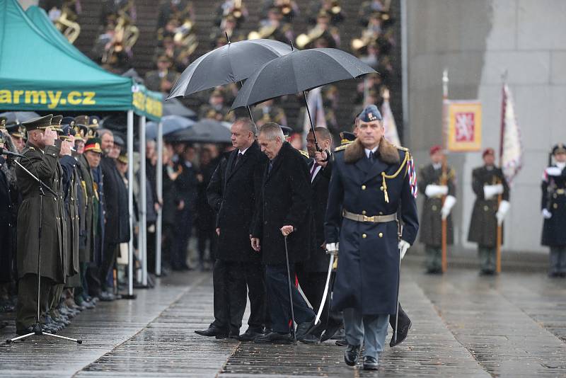 Pietní akt ke 100 letům republiky u Národního památníku na Vítkově v Praze. Prezident Miloš Zeman.