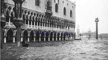 Organizace pomoci a shánění prostředků na opravu Benátek poničených nejhorší povodní v roce 1966 patří dodnes mezi nejvýznamnější počiny Světového památkového fondu.