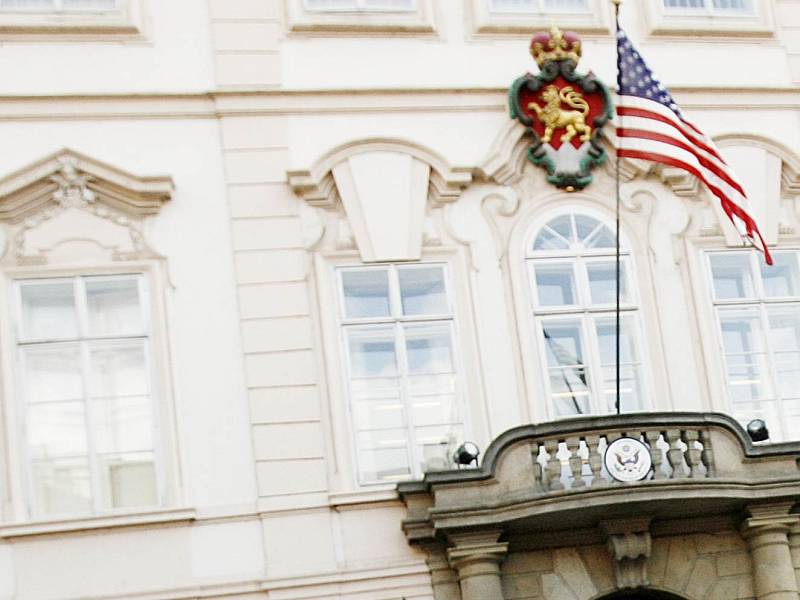 Ambasáda USA v Praze.