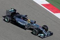 Lewis Hamilton při testech v Bahrajnu.