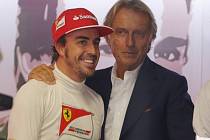 Šéf Ferrari Luca di Montezemolo (vpravo) a pilot formule 1 Fernando Alonso.