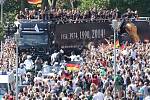 Triumfální jízda německých fotbalistů Berlínem
