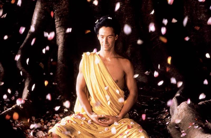 Epické koprodukční drama režiséra Bernarda Bertolucciho Malý Buddha mu přineslo zajímavou roli samotného prince Siddhárty, který se stal ztělesněním posvátného Buddhy.