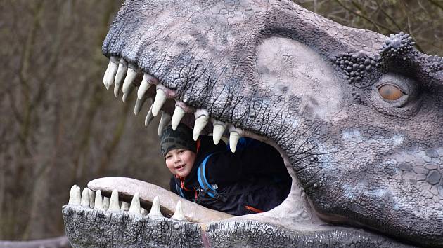 DinoPark Ostrava nabízí přehlídku prehistorických tvorů.