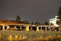 Vyhořelá provozorní nemocnice pro pacienty s koronavirem ve městě Tetovo v Severní Makedonii, 9. září 2021