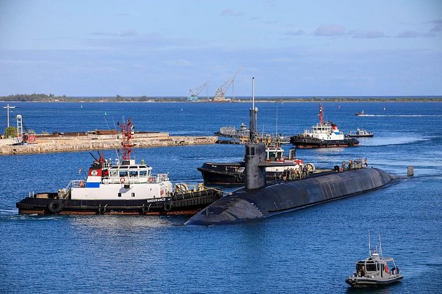 Jaderná ponorka USS Nevada zakotvila v přístavu Guam