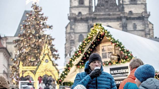 Vánoční trhy na Staroměstském náměstí v Praze.