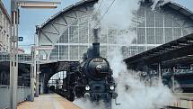 Hlavní nádraží se dnes vrátilo do temných časů...naštěstí jen na chvilku, uvedla Pražská integrovaná doprava 2. října na svém facebookovém profilu