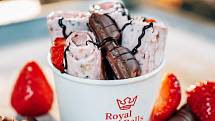 Firma Royal Rolls si při výrobě rolované zmrzliny zakládá na kvalitě surovin a preciznosti.
