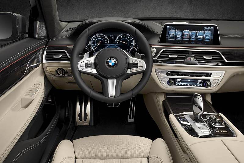 BMW M760Li xDrive.