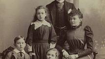 Princ Artur měl s manželkou Luisou Markétou Pruskou tři děti. Jeho nejstarší dcera se vdala za příštího švédského krále