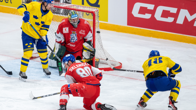 Naposledy se čeští hokejisté potkali se Švédy těsně před startem šampionátu. Tehdy brali ve Stockholmu vítězství 2:1.