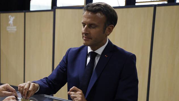 Francouzské parlamentní volby. Francouzský prezident Emmanuel Macron v Le Touquet 12. června 2022
